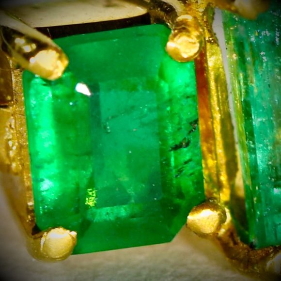 Panjshir Emerald 2.05ct Solid 22K Yellow Gold Ring - Picture 5 of 8